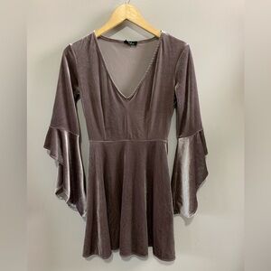 Studio Y Boutique  Velvet Bell Sleeve Dress  V-Neck Fit & Flare Mini Dress Boho
